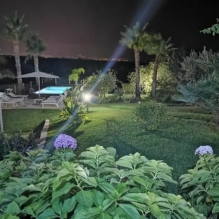 Isola Del Sole, Con Piscina Holiday home