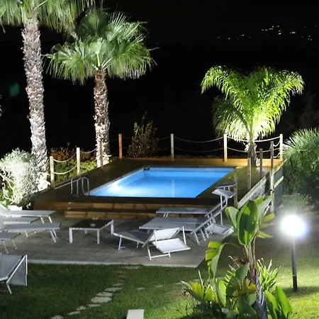 Isola Del Sole, Con Piscina